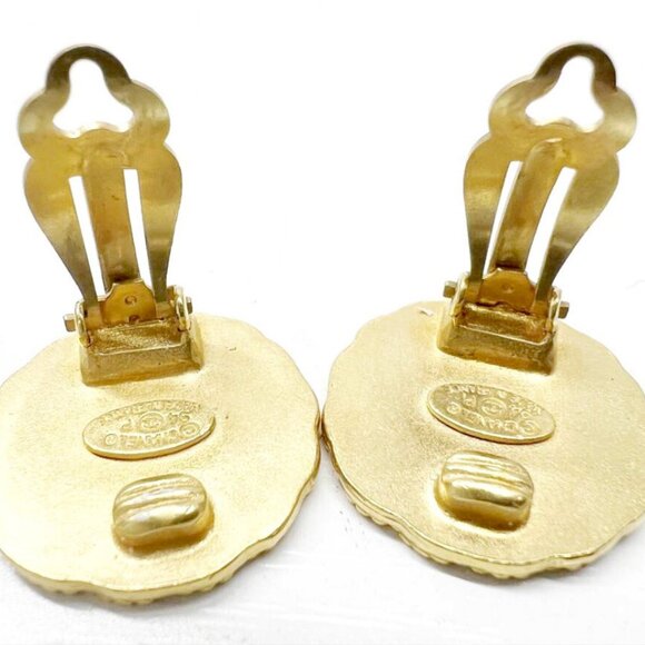 CHANEL CC Logos Round Clip-On Earrings Gold Tone 95P Auth w/Box D-e1096 - Picture 5 of 7